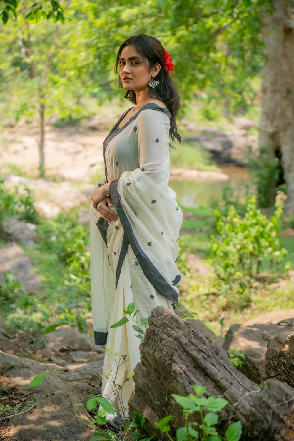 Handloom Off White and Black Soft Cotton Jamdani Saree
