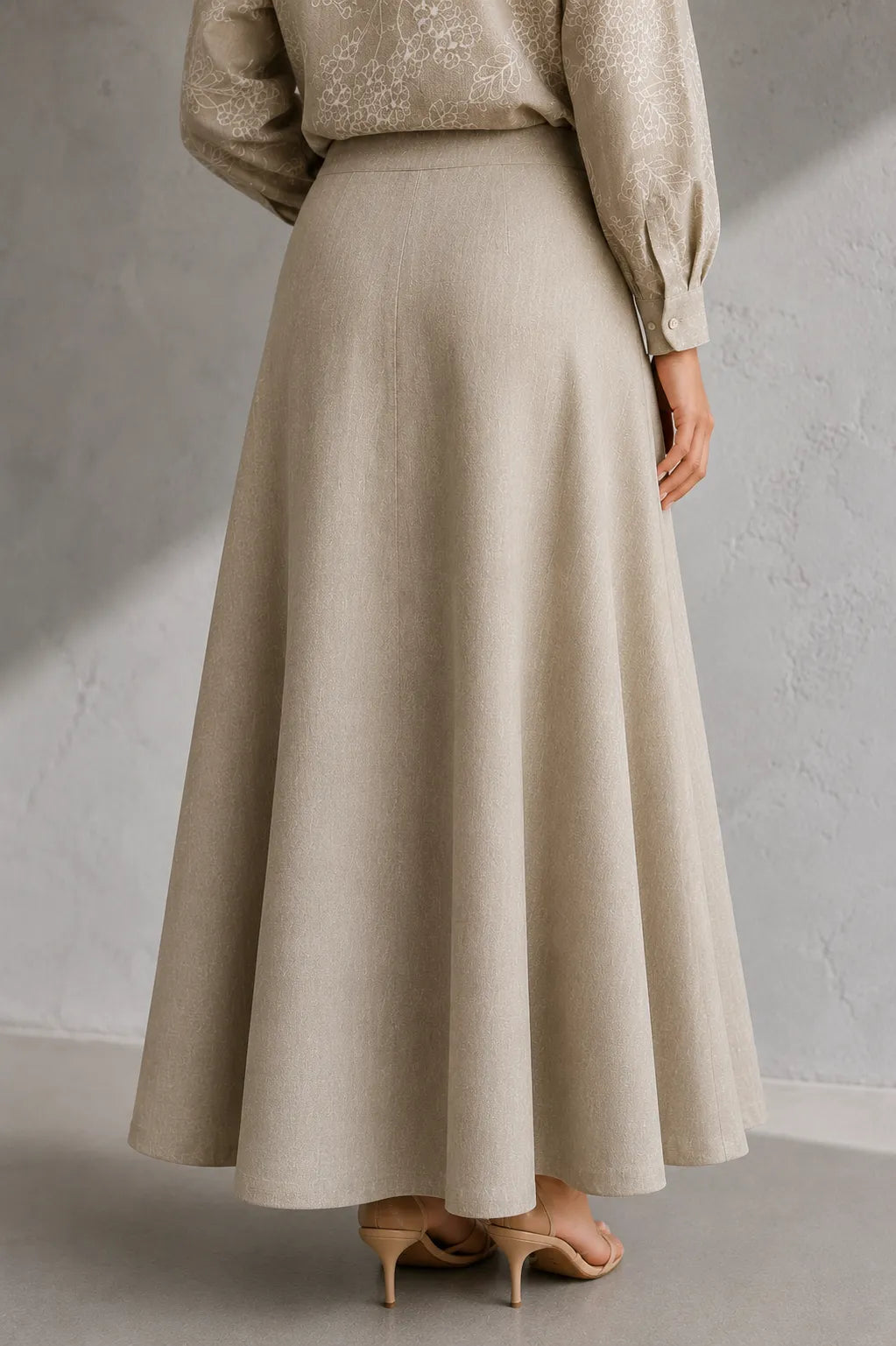 Beige Essence Embroidered Linen Skord