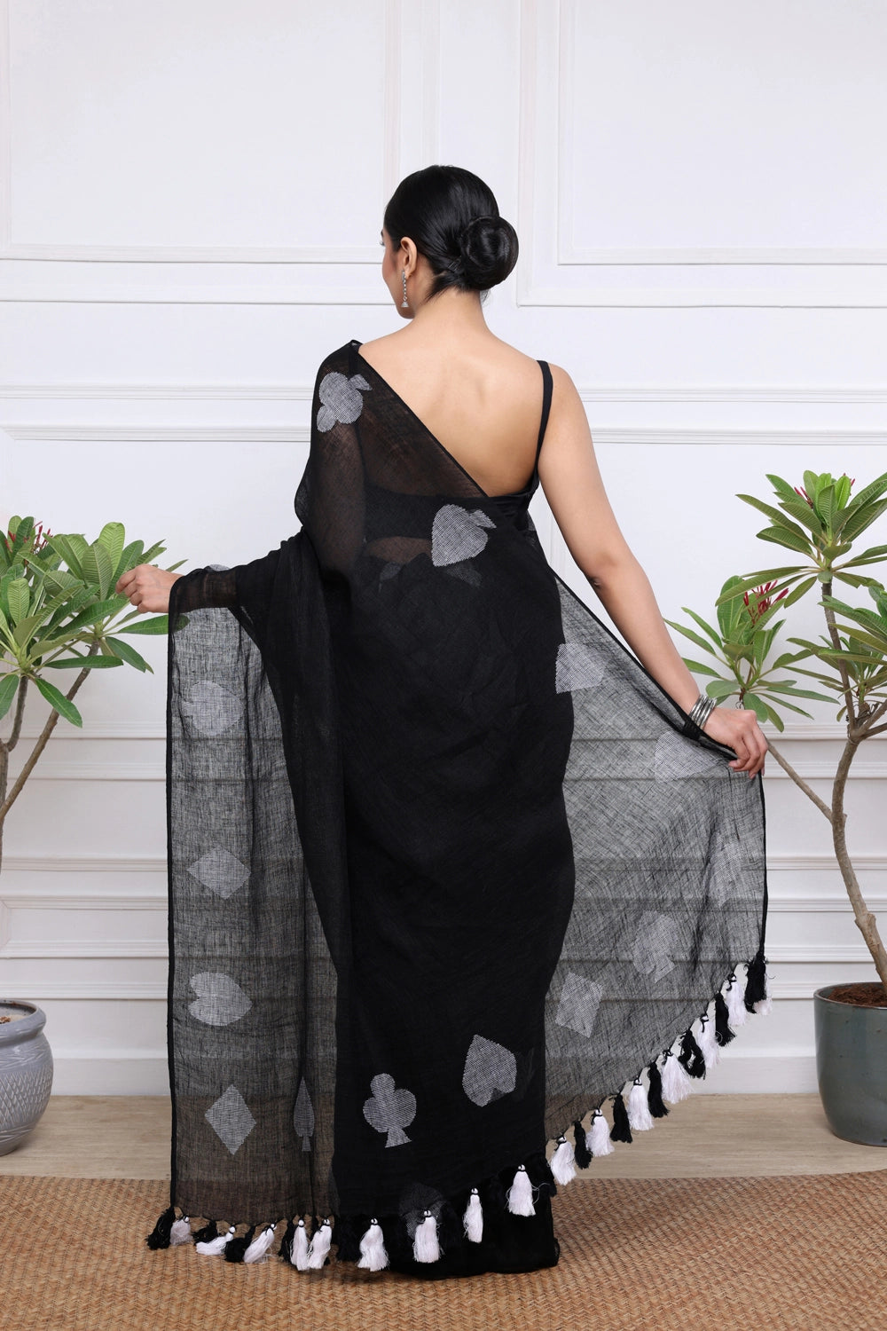 Handloom Black Pure Linen Teen Patti Jamdani Saree