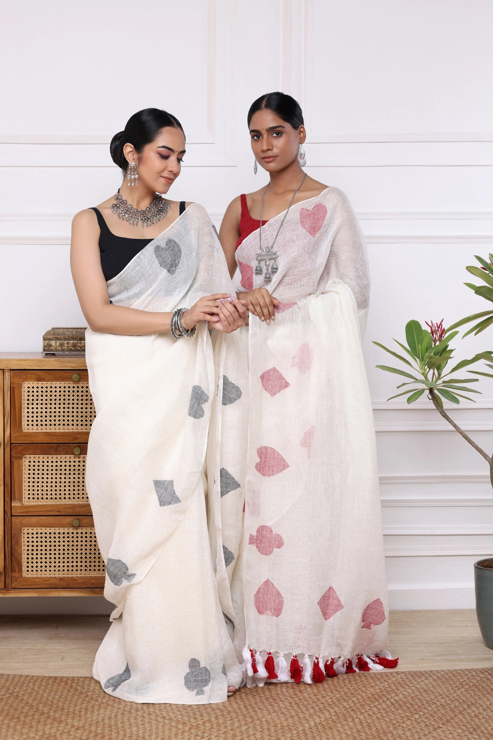 Handloom White & Black Pure Linen Teen Patti Jamdani Saree