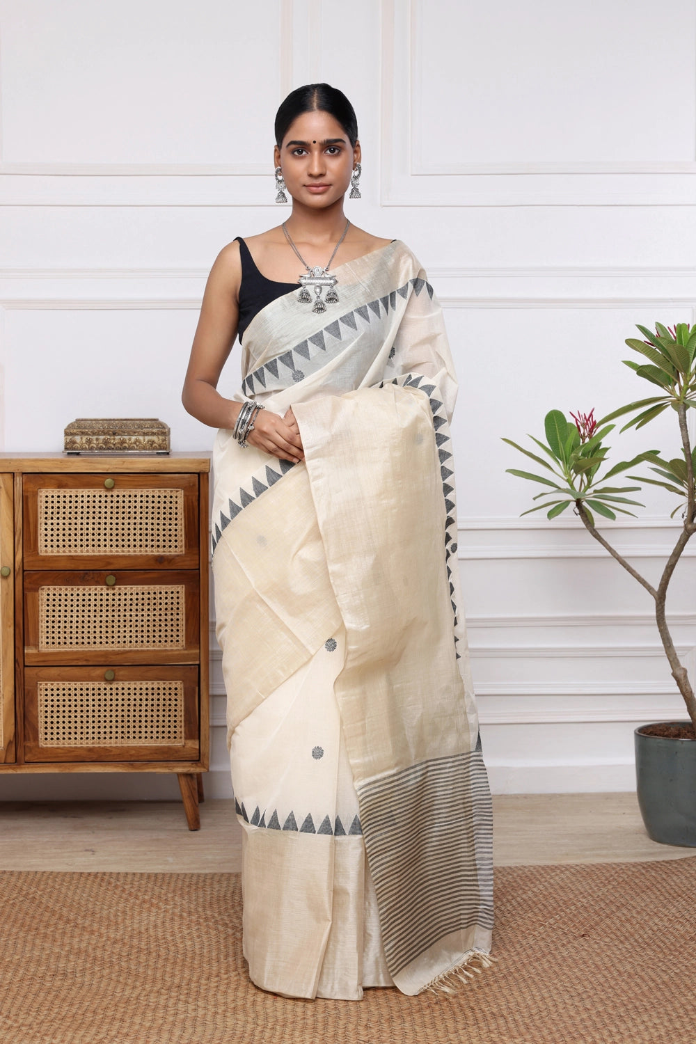 Handloom Off White Pure Cotton Jamdani Saree with Tussar Silk Border