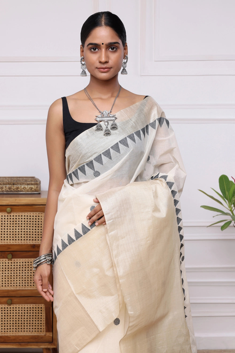 Handloom Off White Pure Cotton Jamdani Saree with Tussar Silk Border