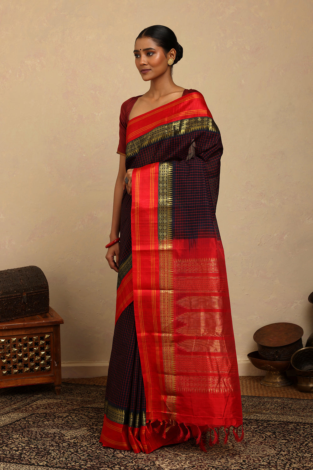 Handloom Navy Blue Check Kanchi Cotton Saree With Red Silk Pallu