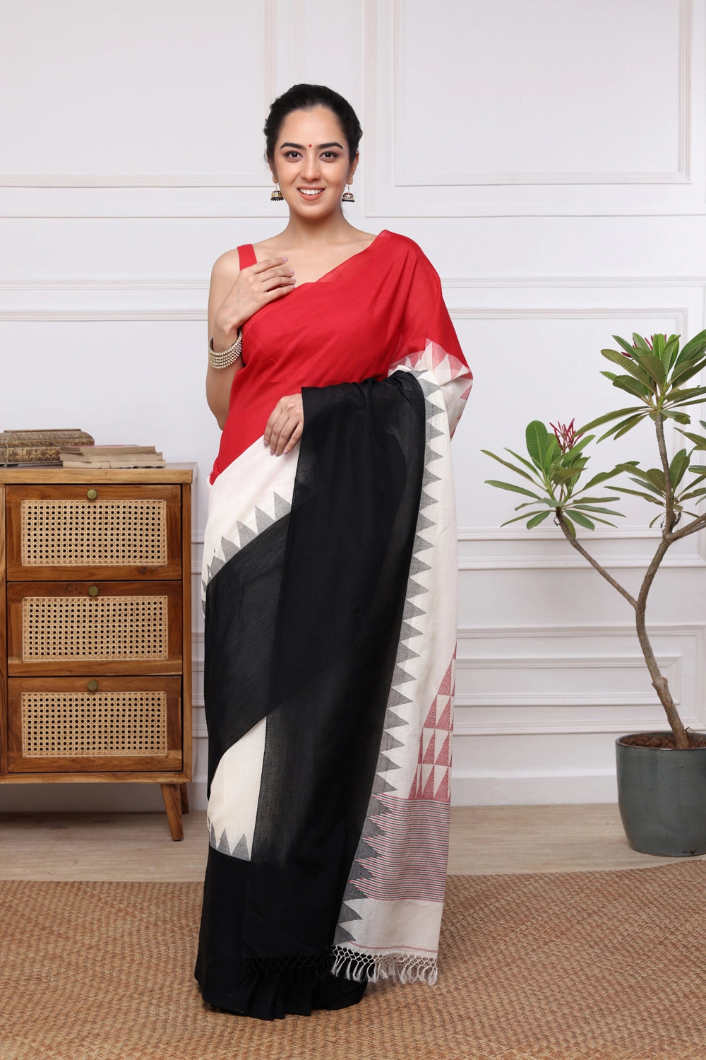 Handloom Cream Tricolour Soft Cotton Jamdani Saree