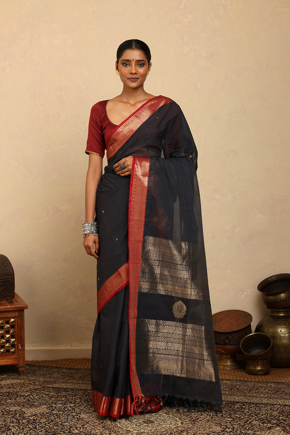 Handloom Dark Grey Kanchi Cotton Saree with Red Zari Border