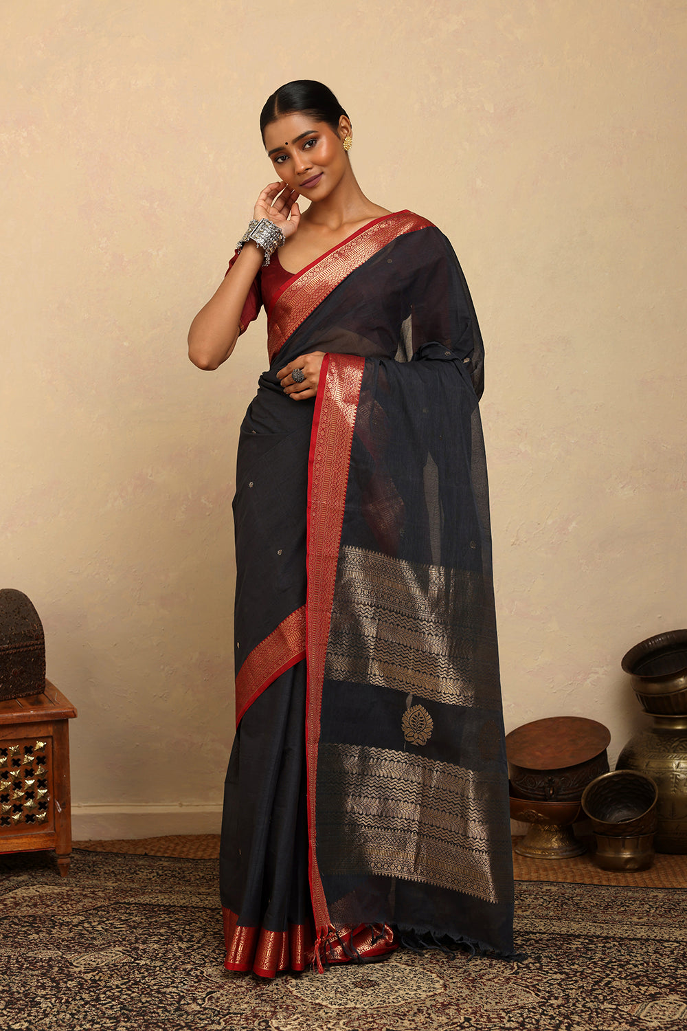 Handloom Dark Grey Kanchi Cotton Saree with Red Zari Border