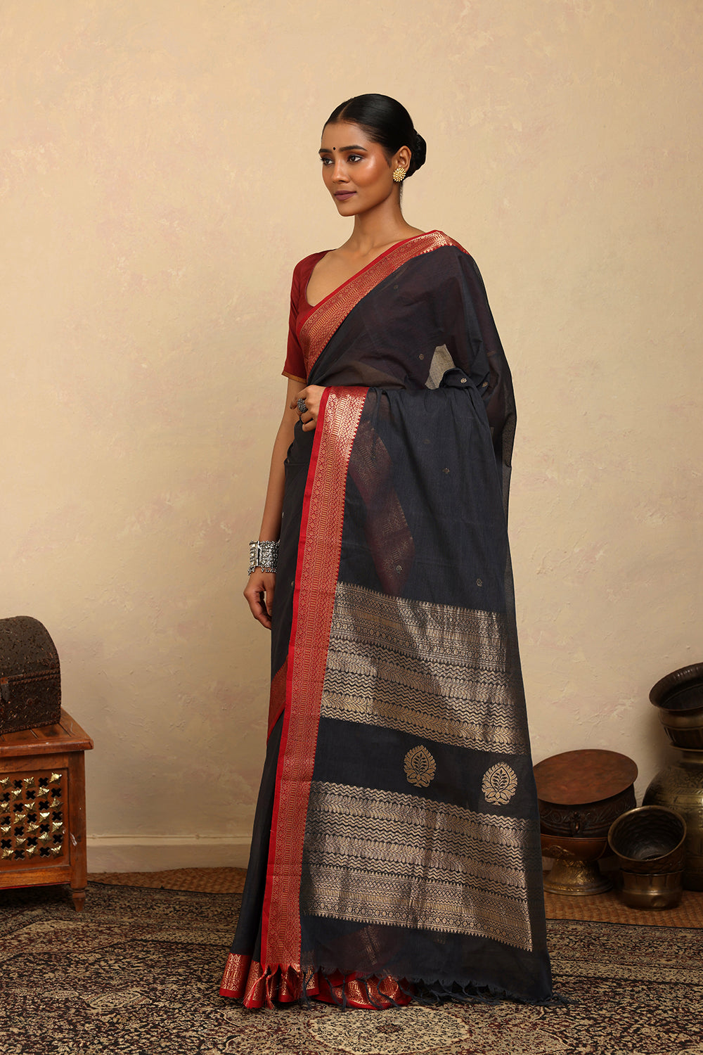 Handloom Dark Grey Kanchi Cotton Saree with Red Zari Border