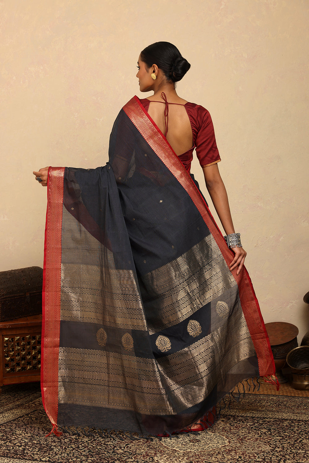 Handloom Dark Grey Kanchi Cotton Saree with Red Zari Border