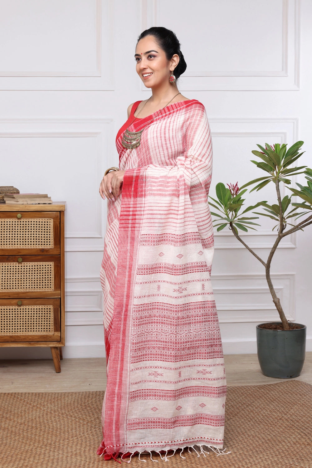 Handloom White and Red Soft Linen Jamdani  Saree