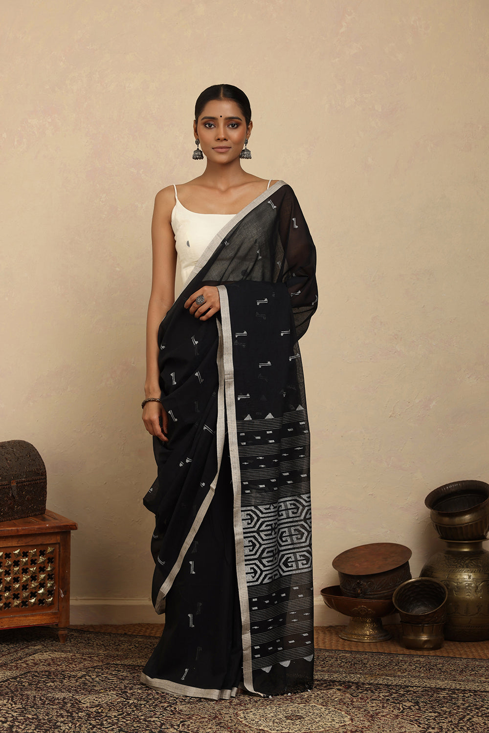 Handloom Black Contemporary Pure Cotton Jamdani Saree