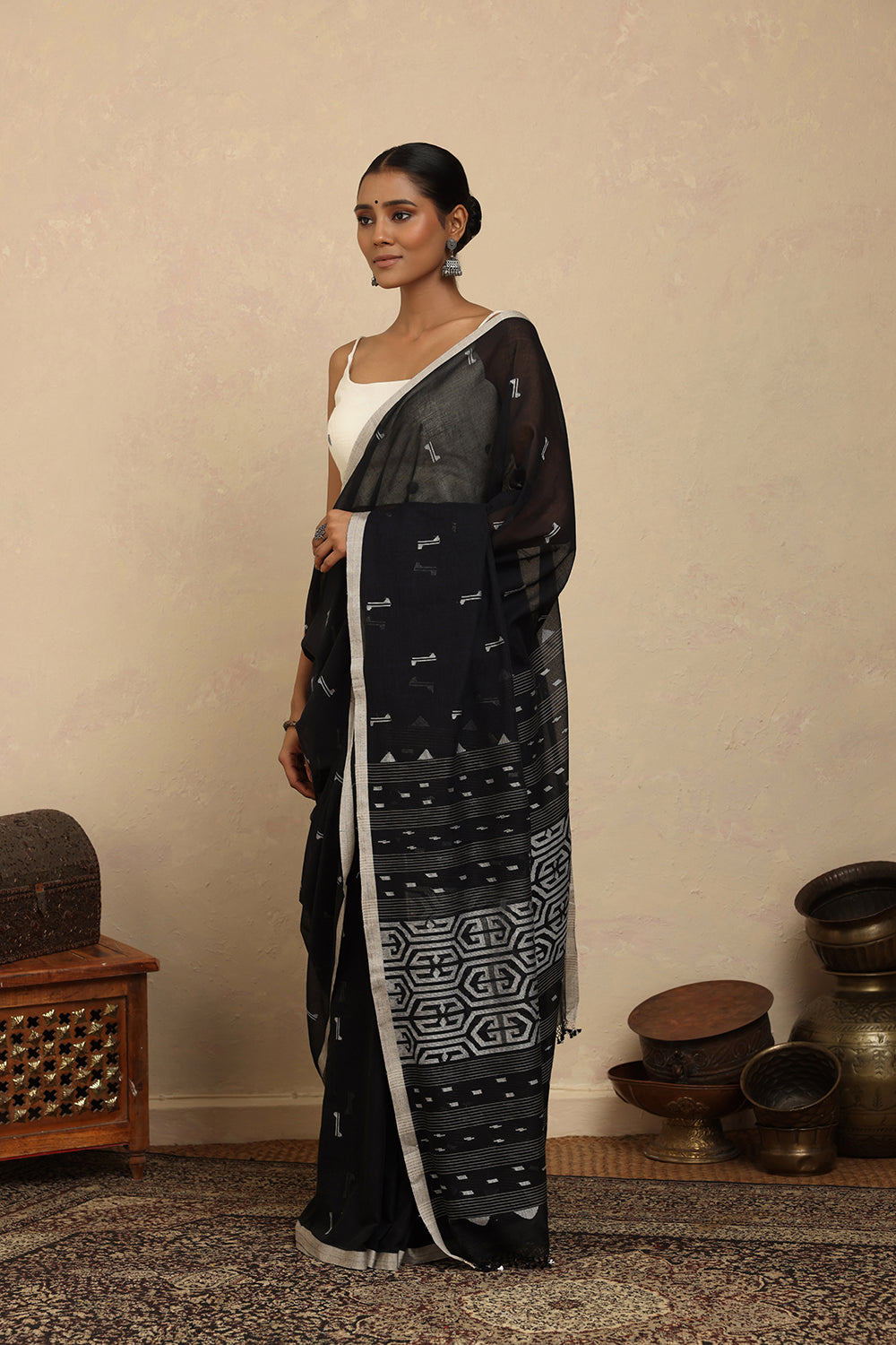 Handloom Black Contemporary Pure Cotton Jamdani Saree