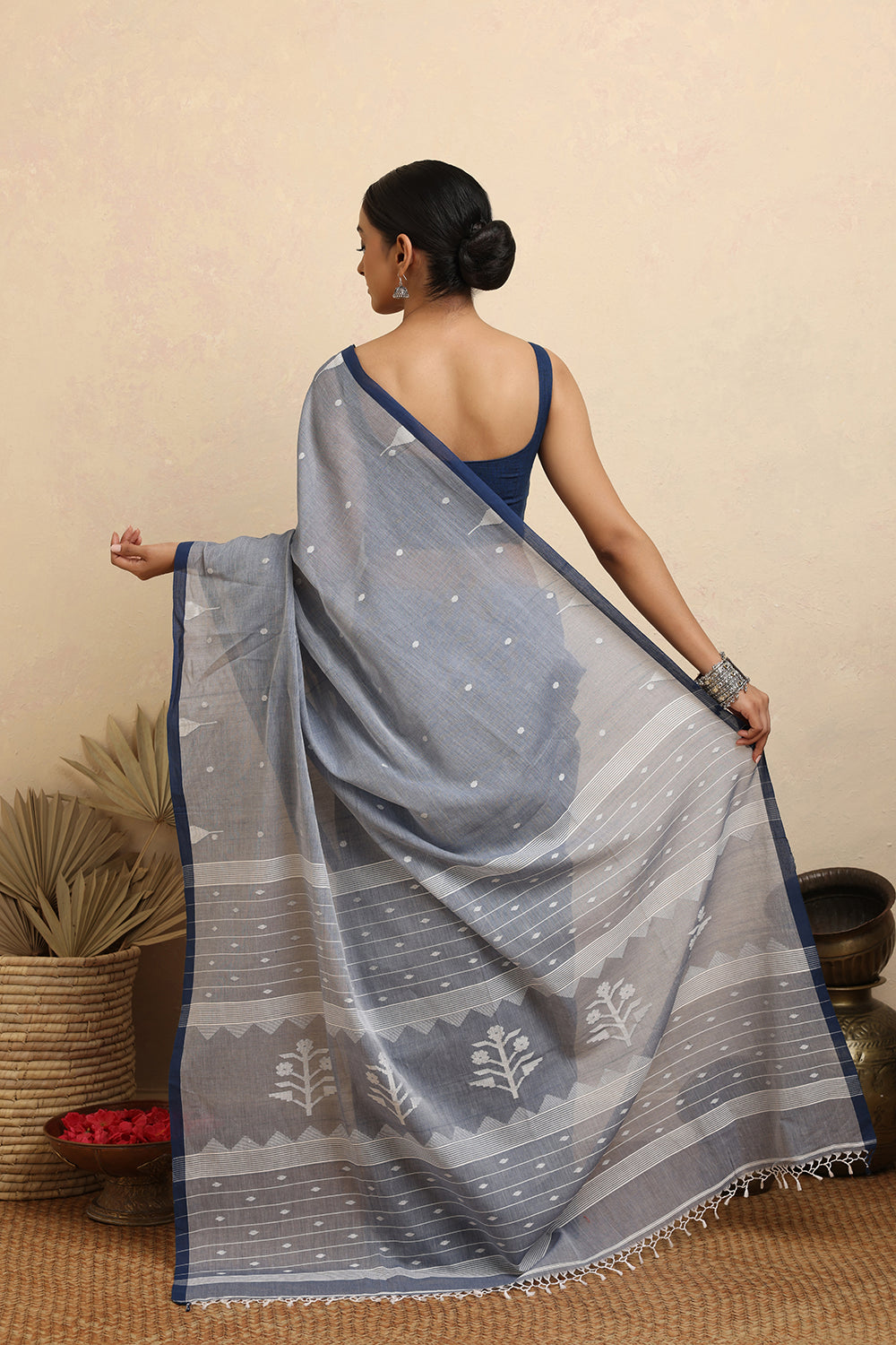 Handloom Grey Pure Cotton Jamdani Saree