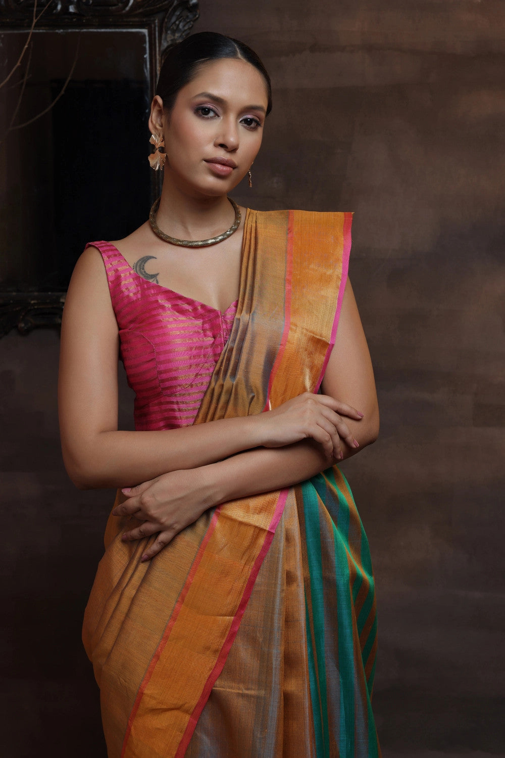 Handloom Gold Duo Tone Pure Silk Saree With Contrasting Border And Pallu