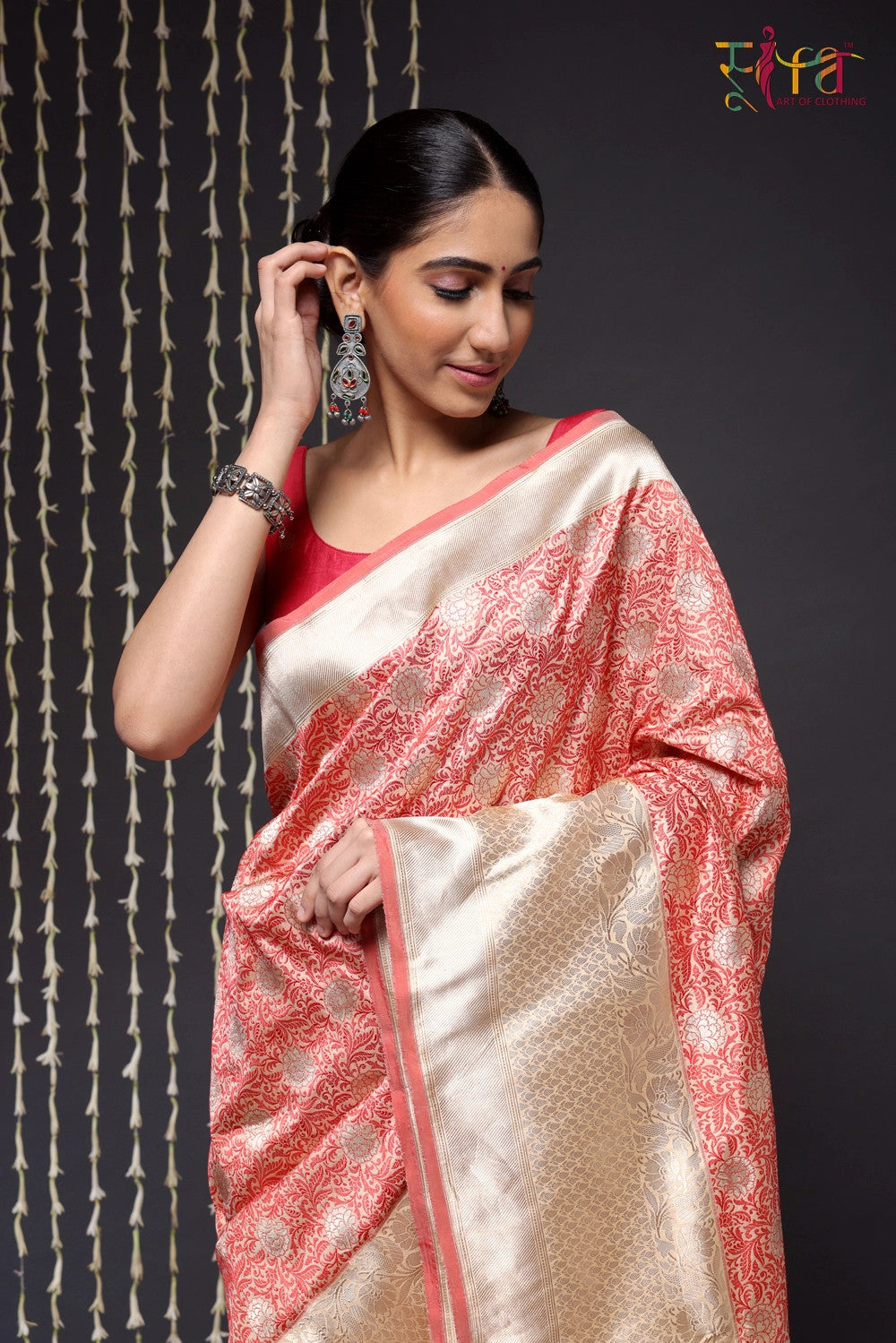 Handloom Cream And Red Pure Silk Tanchoi Banarasi Saree