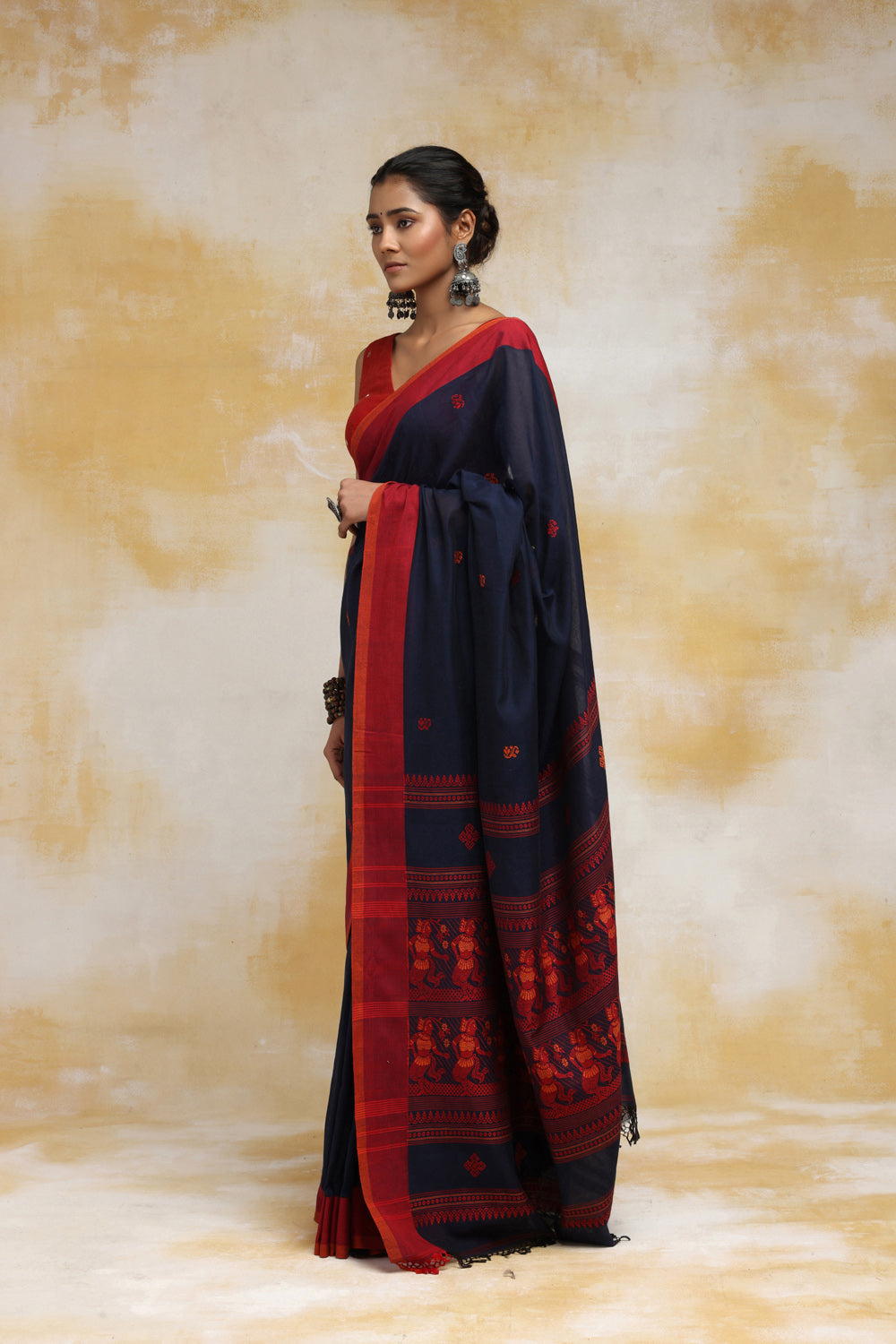 Indian Ethnic Co Mangalgiri Handwoven Saree – THE INDIAN ETHNIC CO.