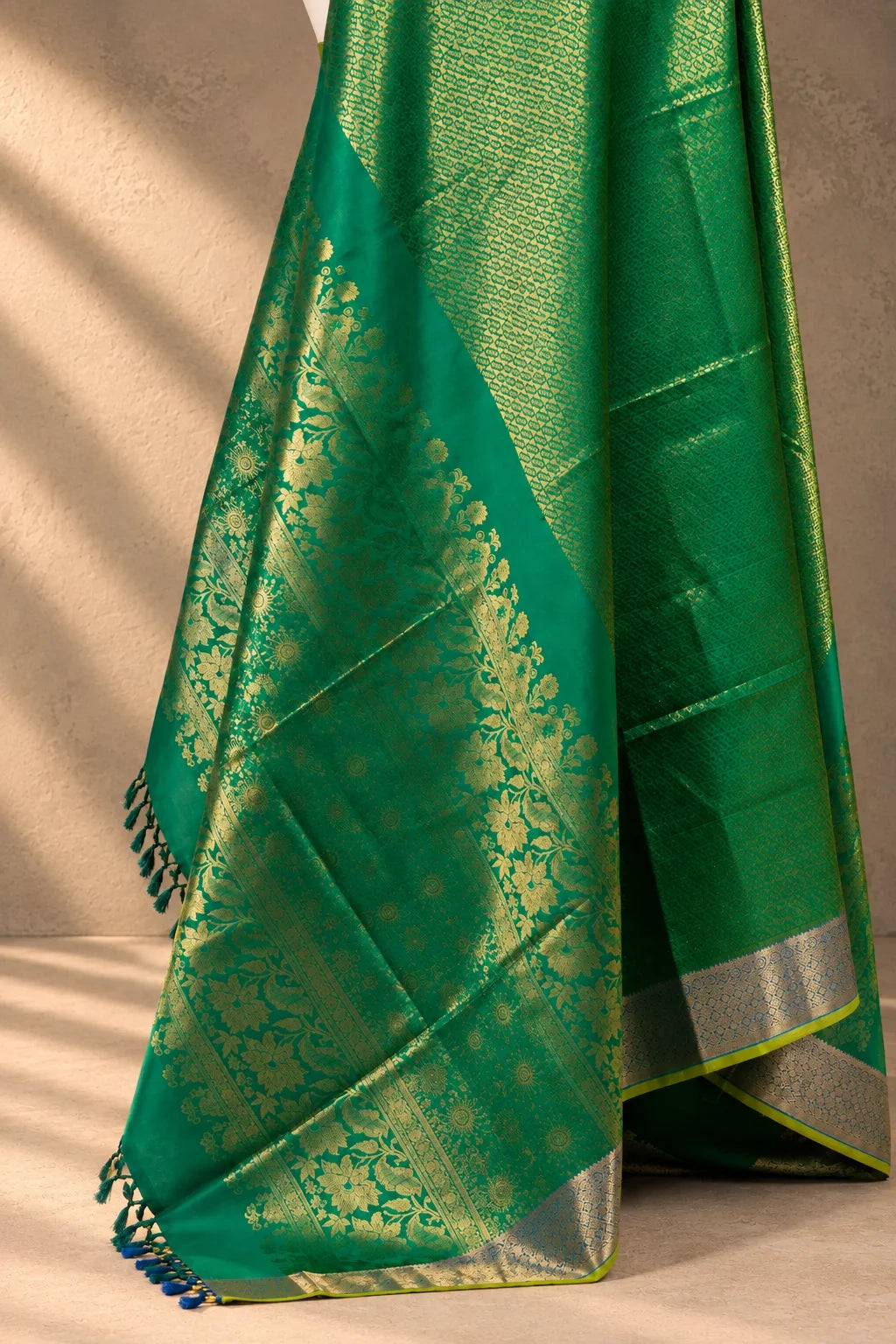 Emerald Green Kanjivaram Pure Silk Zari Weave Dupatta-Sutra Art of Clothing