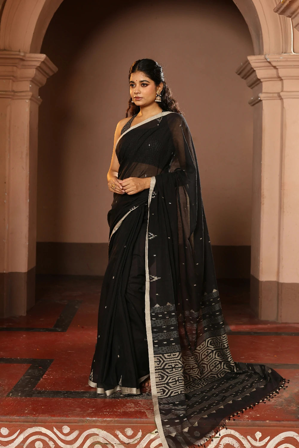 Handloom Black Pure Cotton Contemporary Jamdani Saree