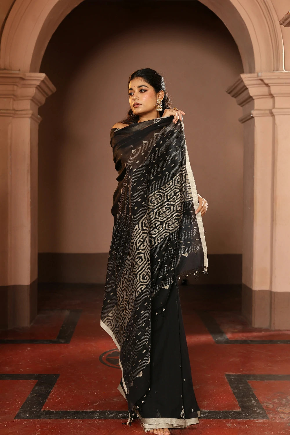 Handloom Black Pure Cotton Contemporary Jamdani Saree