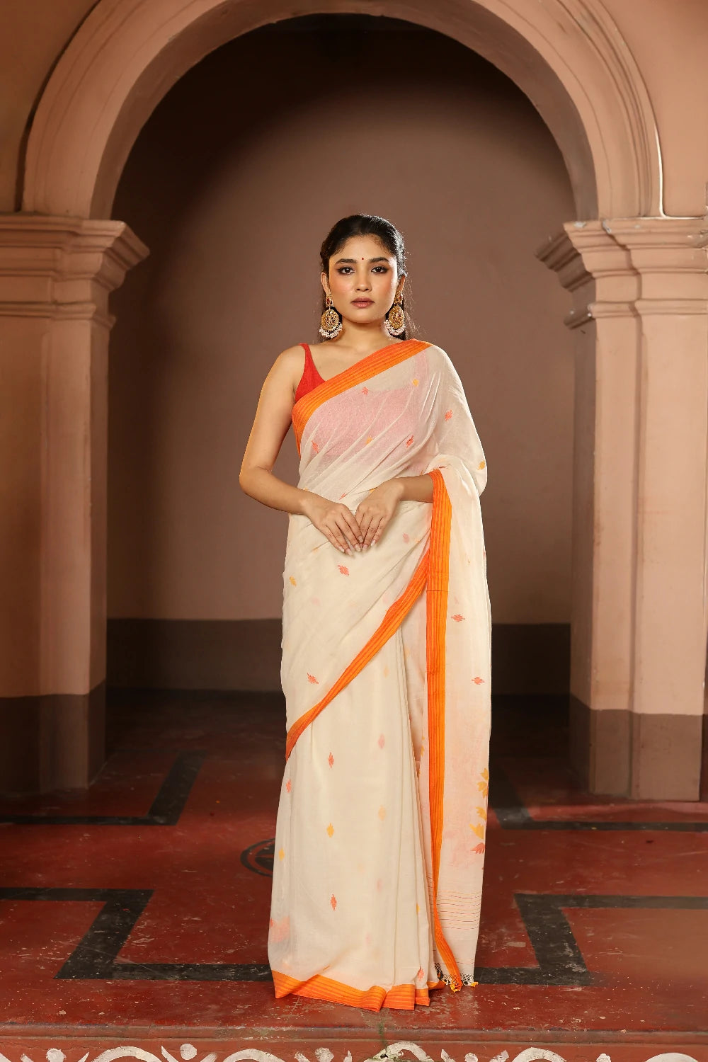 Handloom Off White and Orange Pure Cotton Floral Jamdani Saree