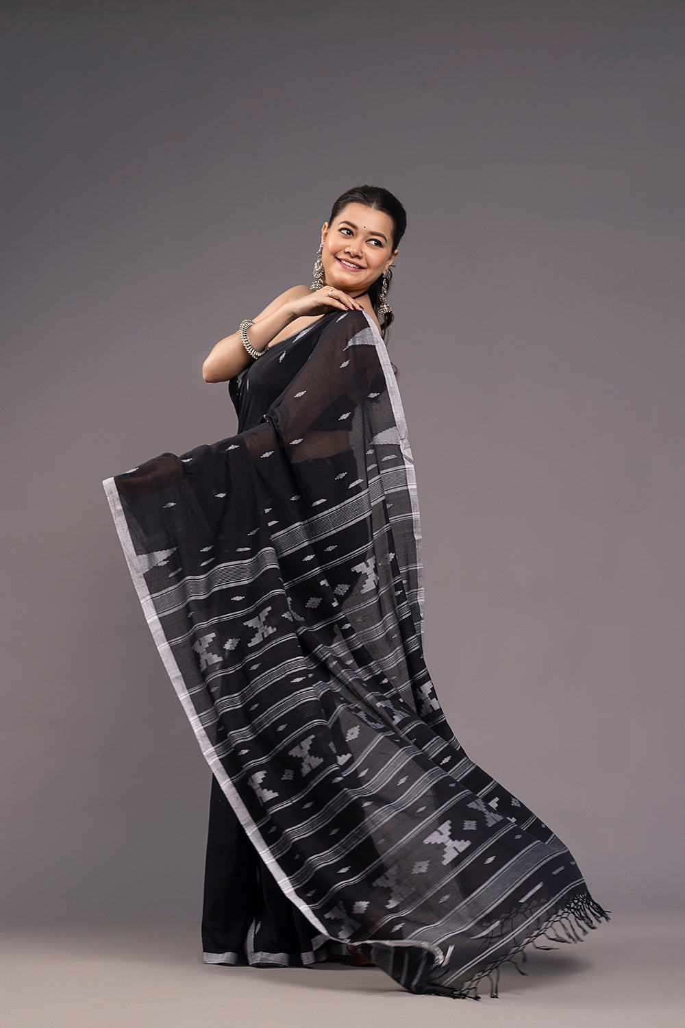 Handloom Black Soft Cotton Jamdani Saree