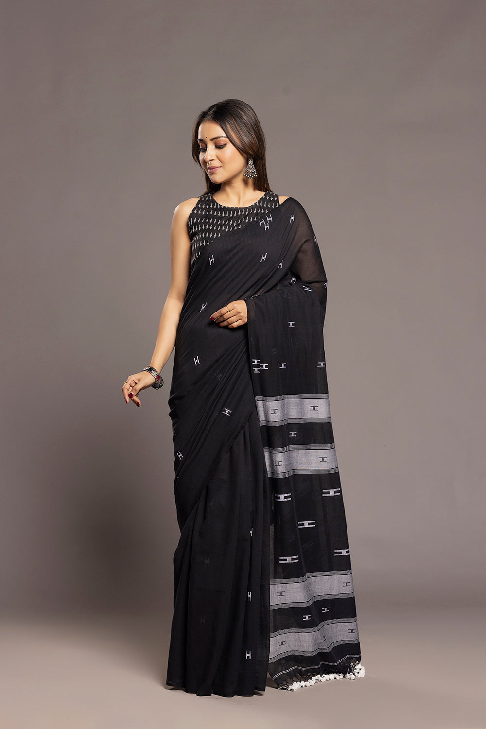 Handloom Black & White Soft Cotton Jamdani Saree