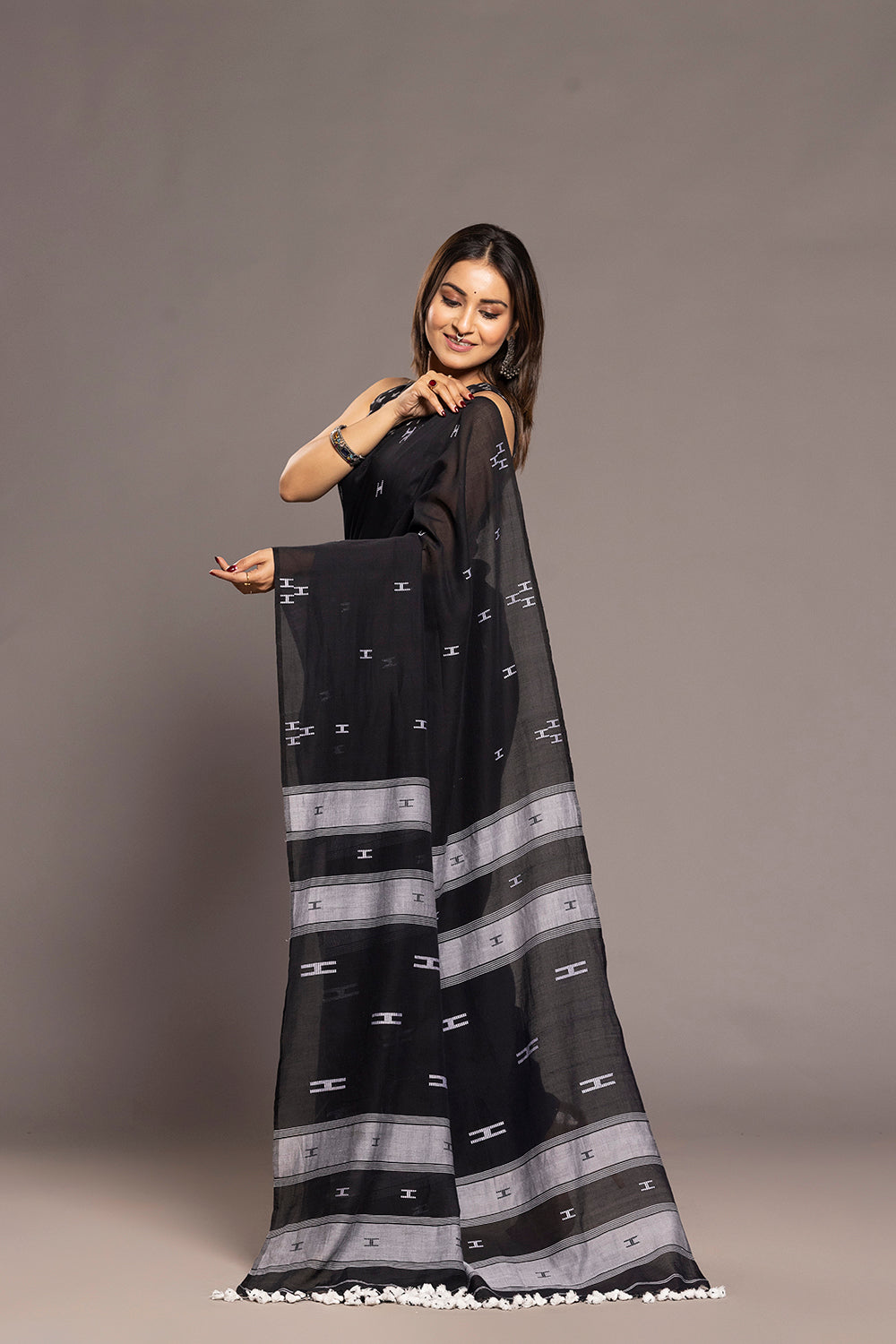 Handloom Black & White Soft Cotton Jamdani Saree