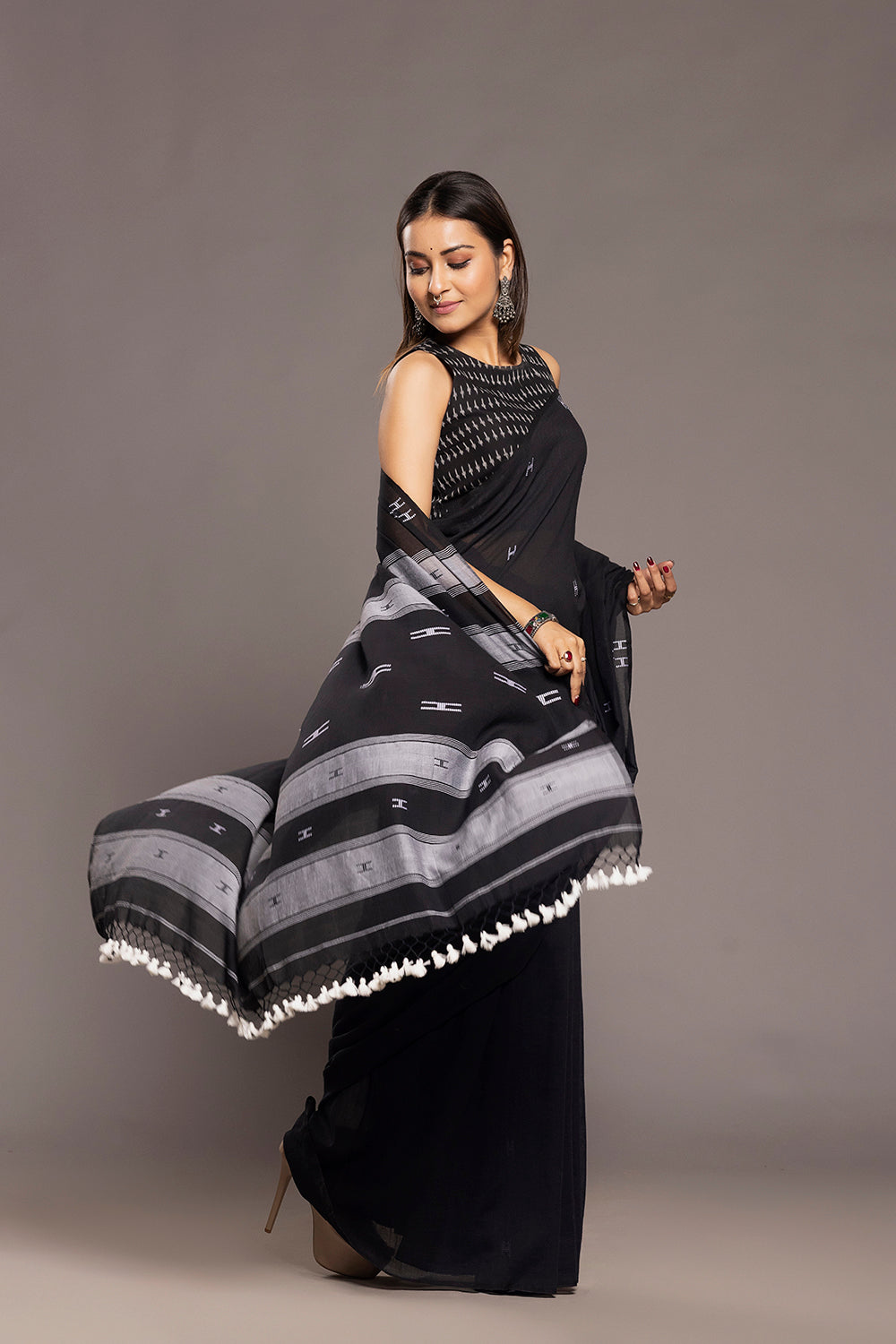 Handloom Black & White Soft Cotton Jamdani Saree