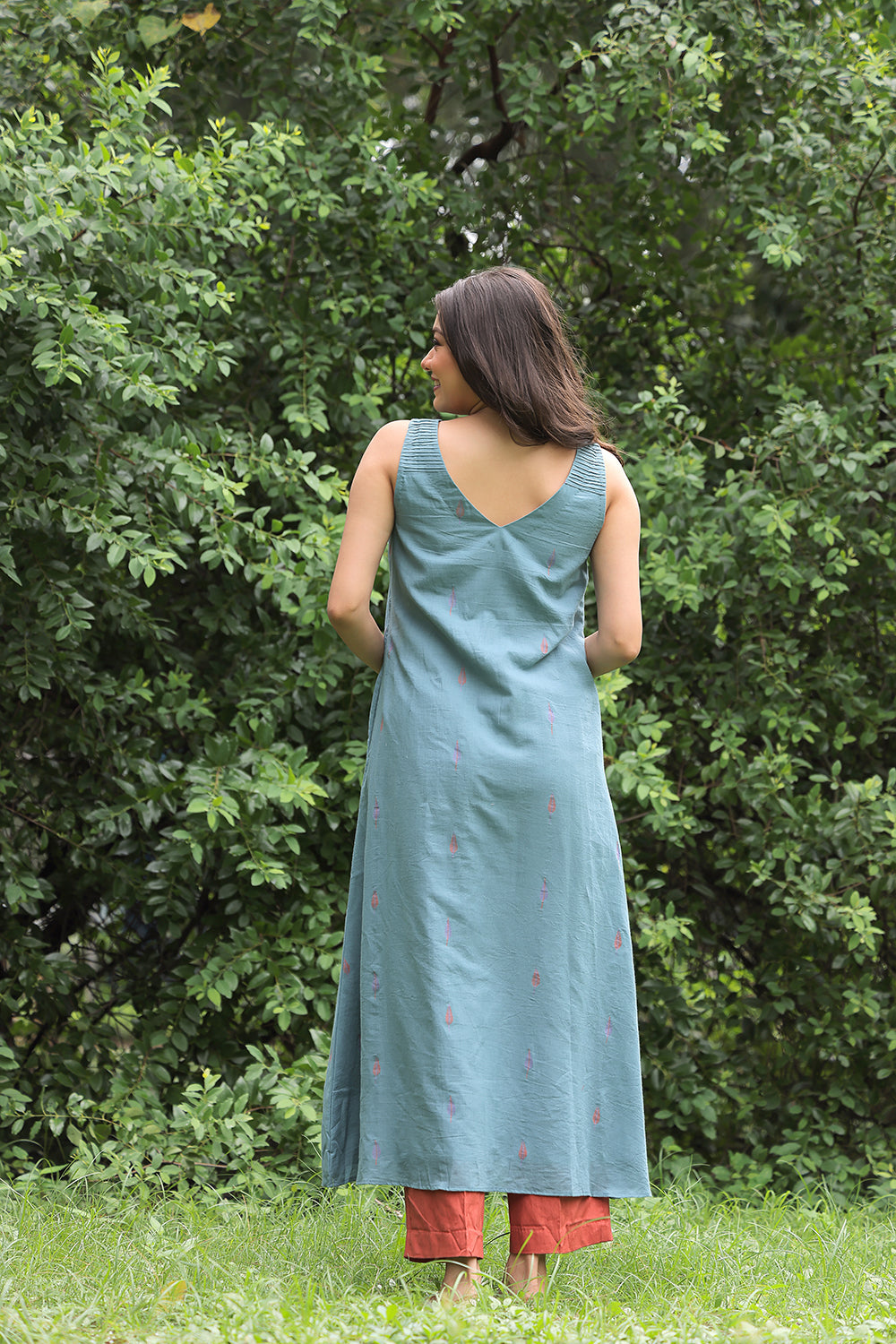 Back View of Handloom Grey Pure Cotton Jamdani Kurta Set