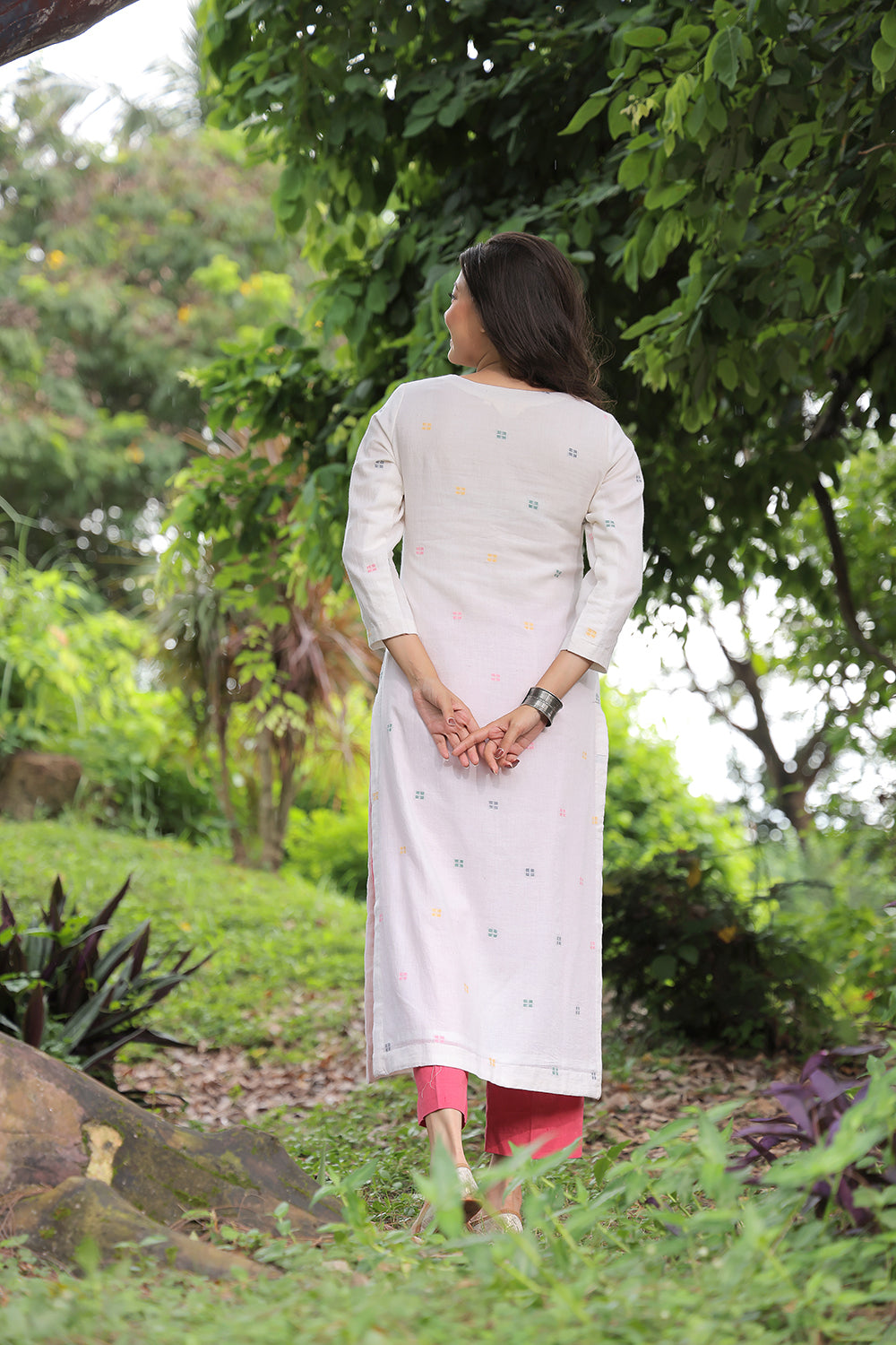 Back View of Handloom Off White Pure Cotton Square Jamdani Kurta Set