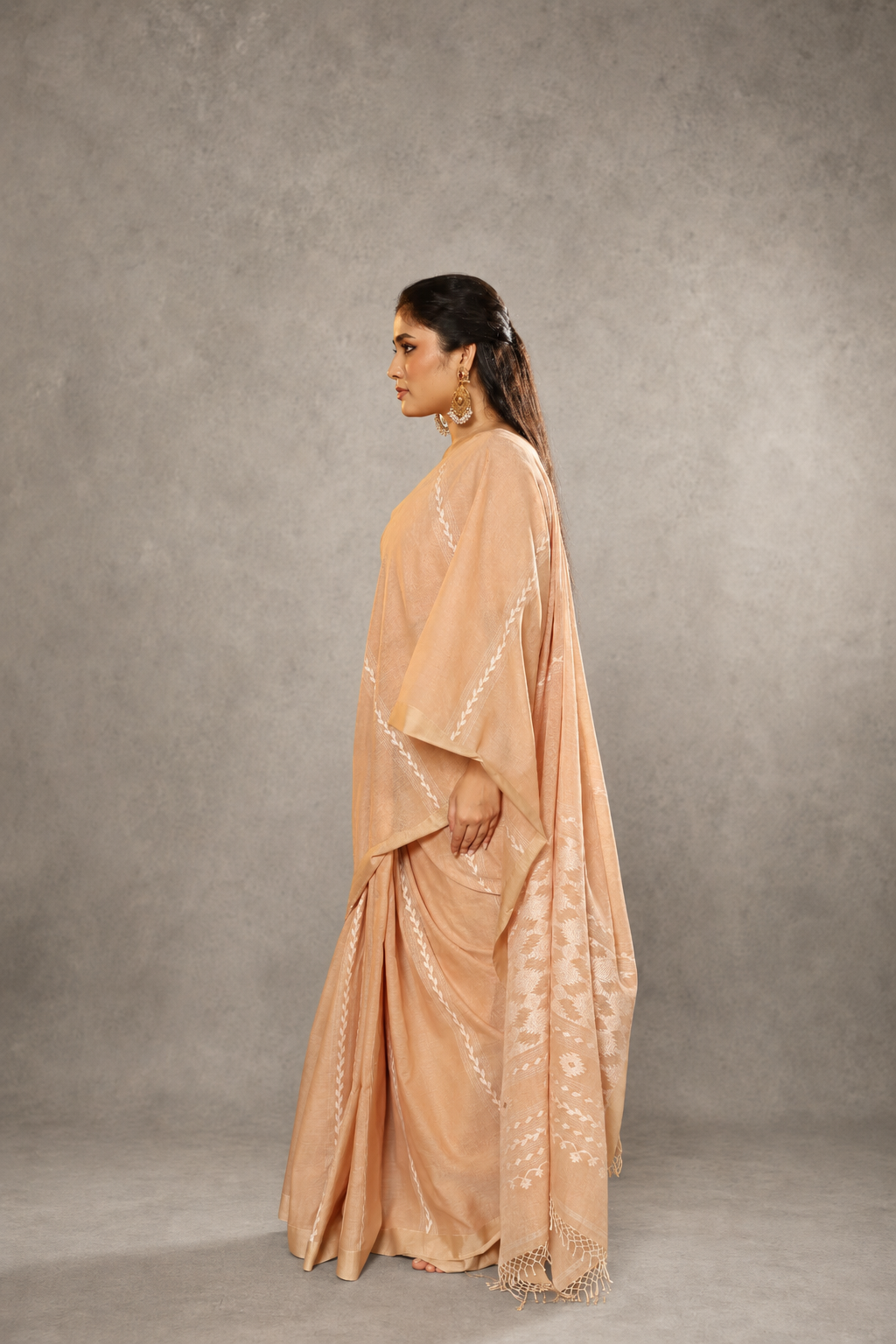 Border detail of beige pure cotton Jamdani saree