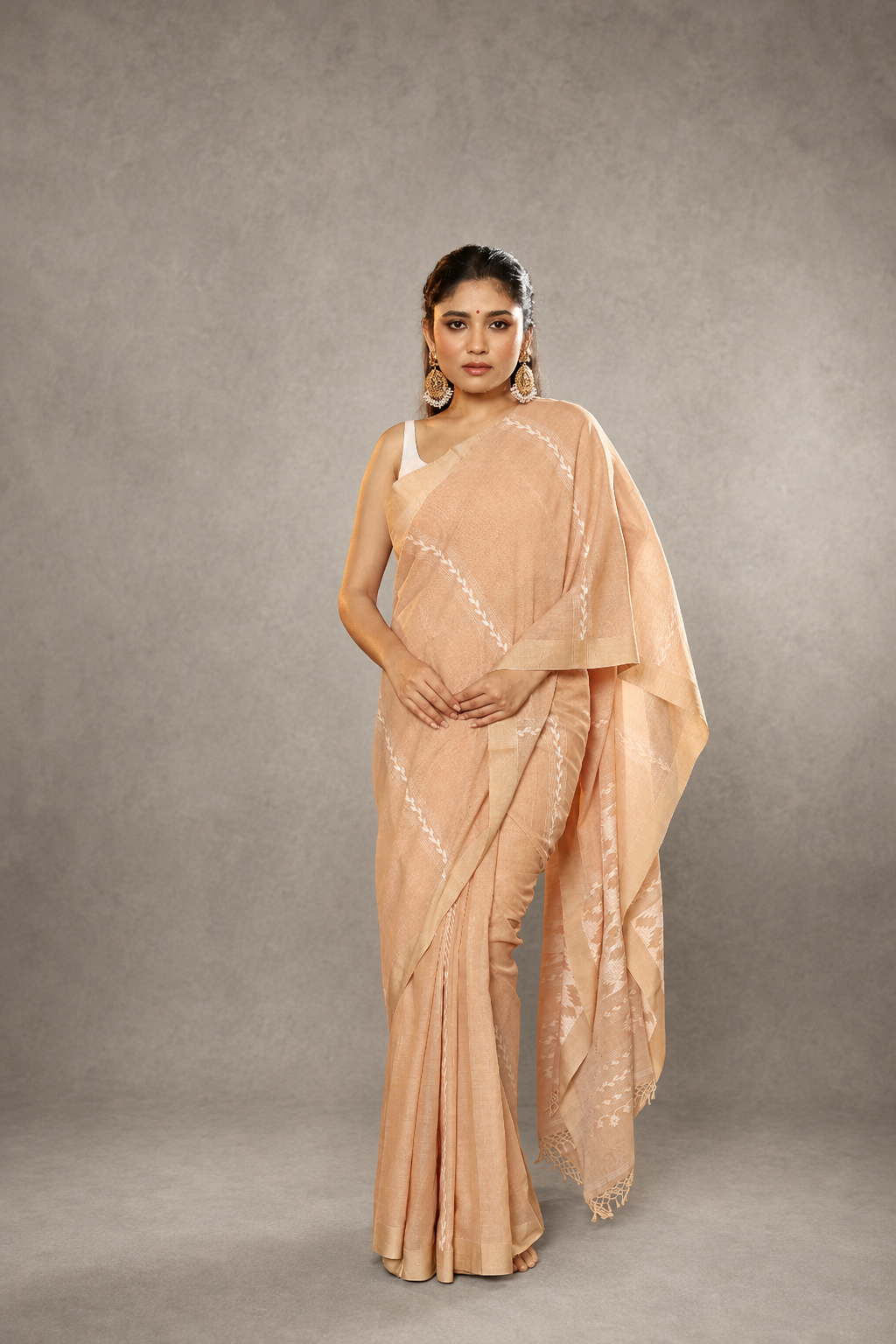 Pallu detail of beige pure cotton Jamdani saree
