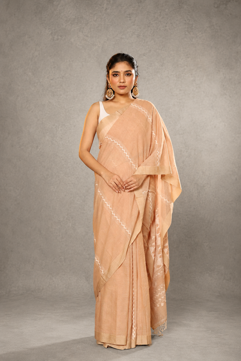 Front view of beige pure cotton Jamdani saree