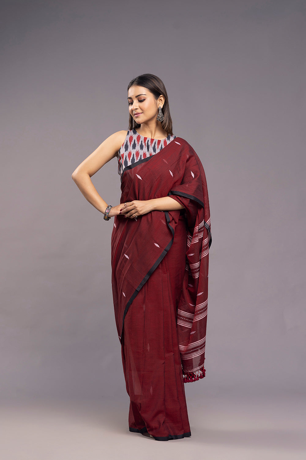 Close Up of Jamdani Weave on Wine Handloom Mulmul Saree