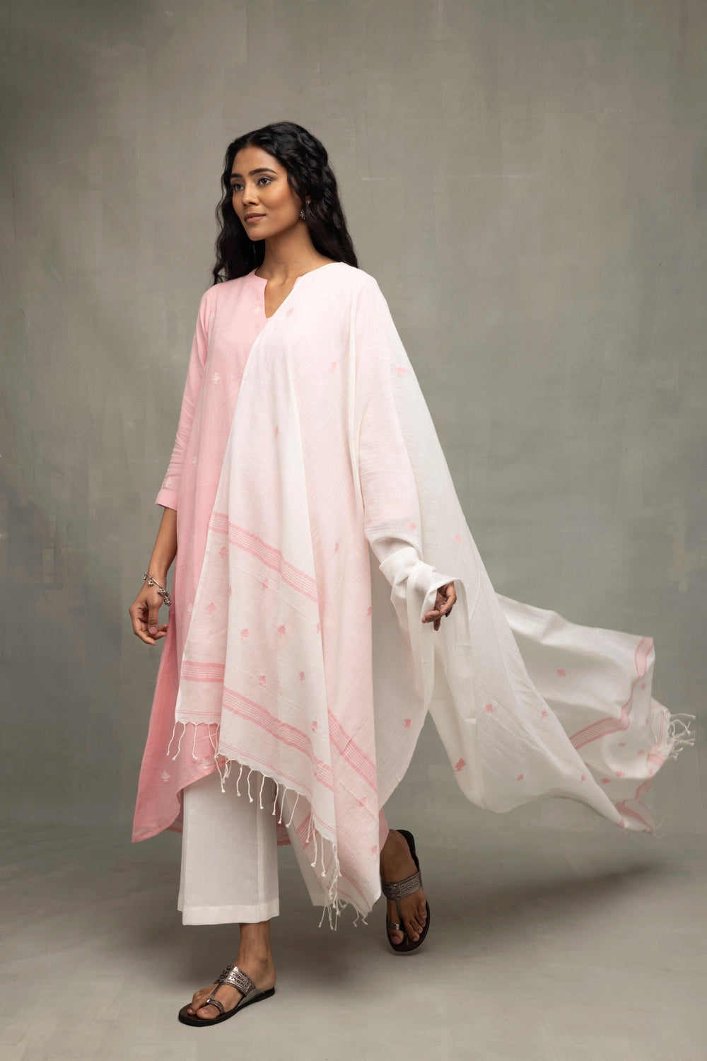 Close Up of Kopal Motifs on Ivory Handloom Jamdani Dupatta
