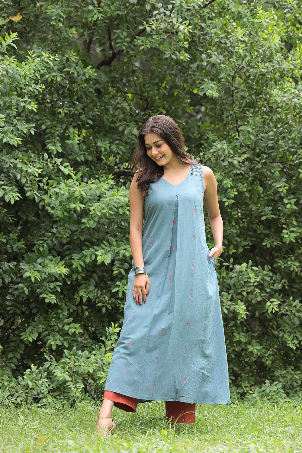 Grey Handwoven Jamdani Kurta Set with Flared Hem for Festive Wear