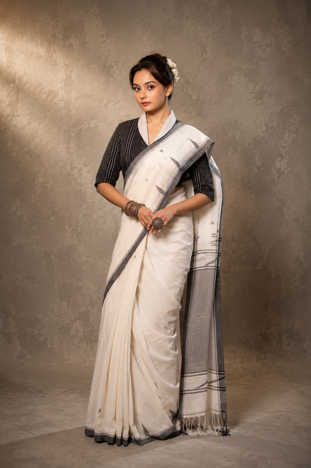 Ivory Whisper Jamdani saree in handwoven cotton
