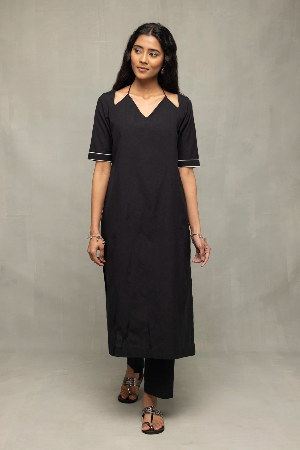 Lightweight Breathable Black Cotton Kurta Set with Ikkat Dupatta for Everyday Wear