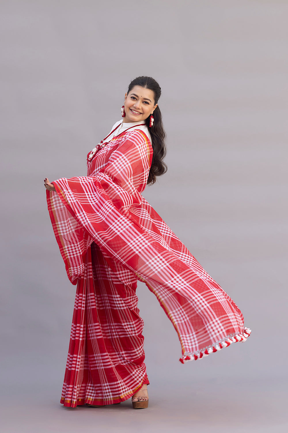 Lightweight Red and White Checkered Handloom Mulmul Saree for Everyday Wear