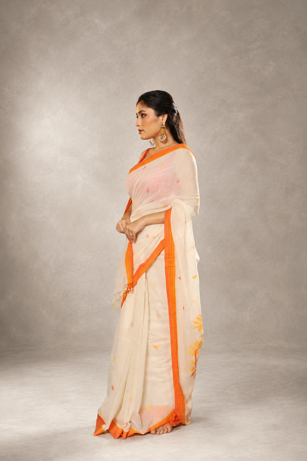 Pallu detail of off-white and orange floral Jamdani saree