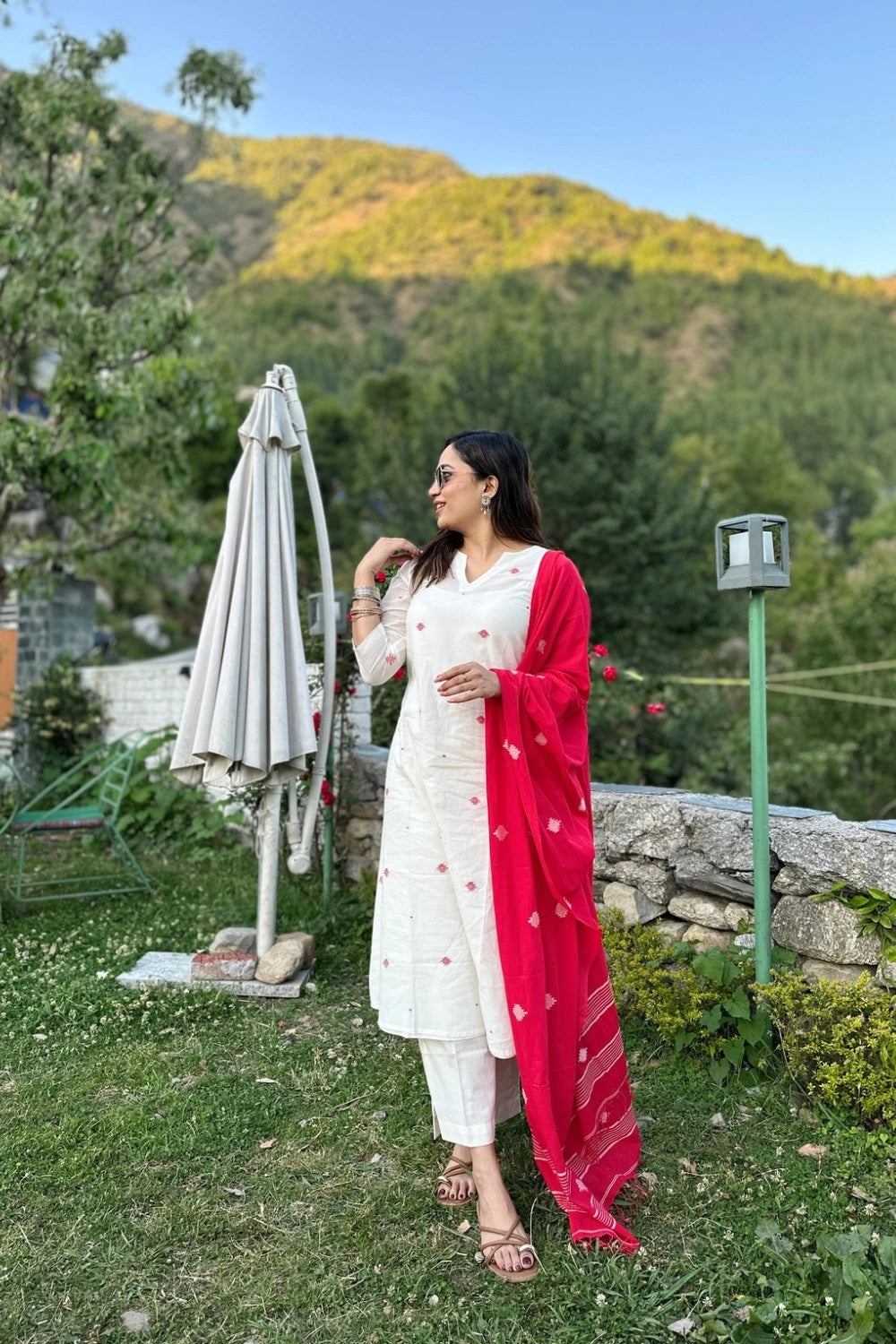 Off White Soft Cotton Jamdani Kurta Set with Straight Fit for Work Wear