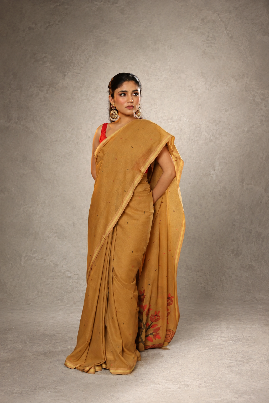 Handloom weave detail of peanut brown Jamdani saree