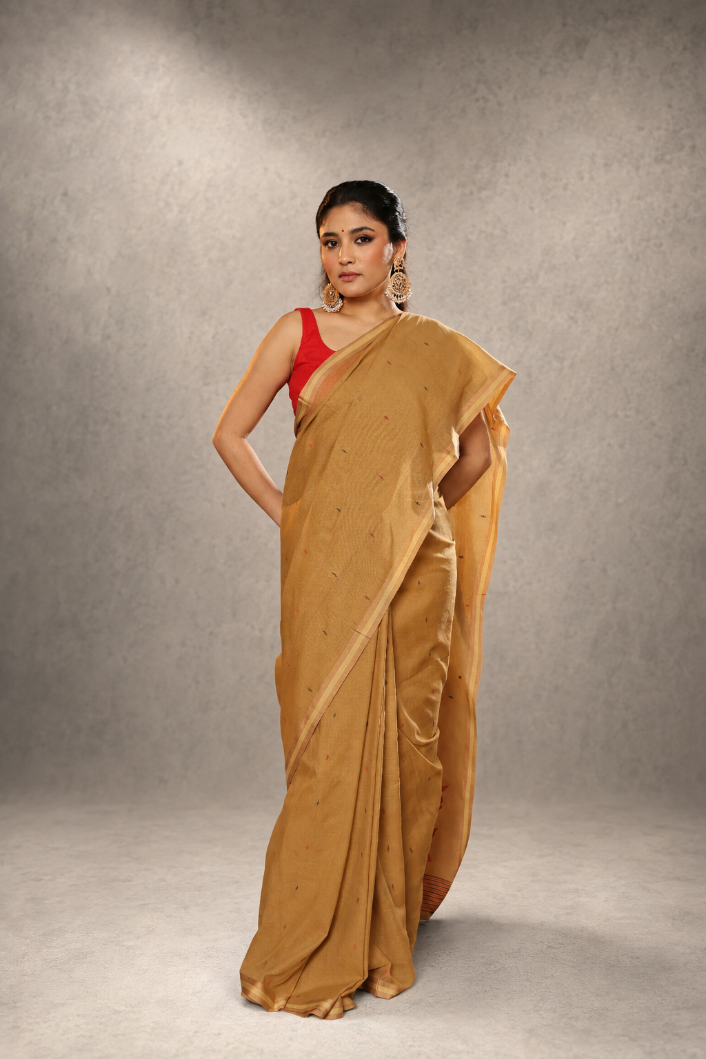 Front view of peanut brown pure cotton Jamdani saree