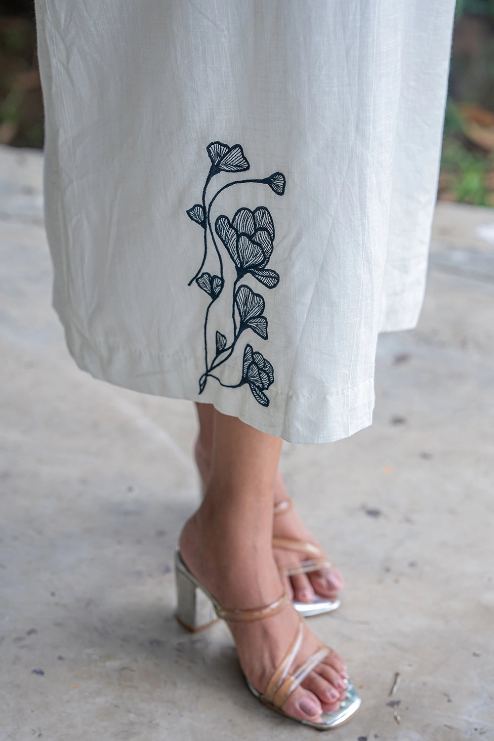 Relaxed Fit Black on White South Cotton Dress for Summer Wear