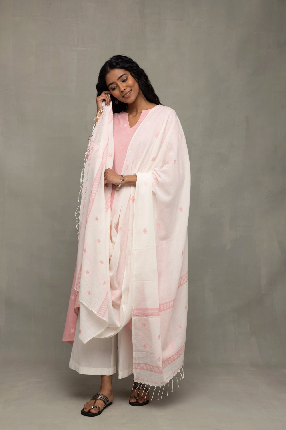 Traditional Petal Pink Handwoven Jamdani Kurta Set with Dupatta for Ethnic Wear